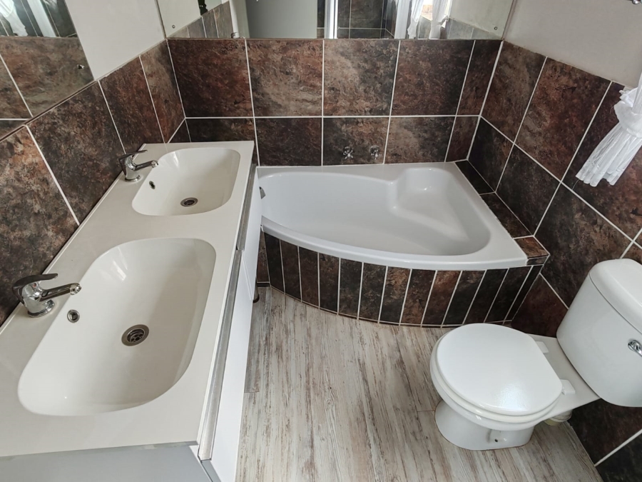 3 Bedroom Property for Sale in De Kelders Western Cape
